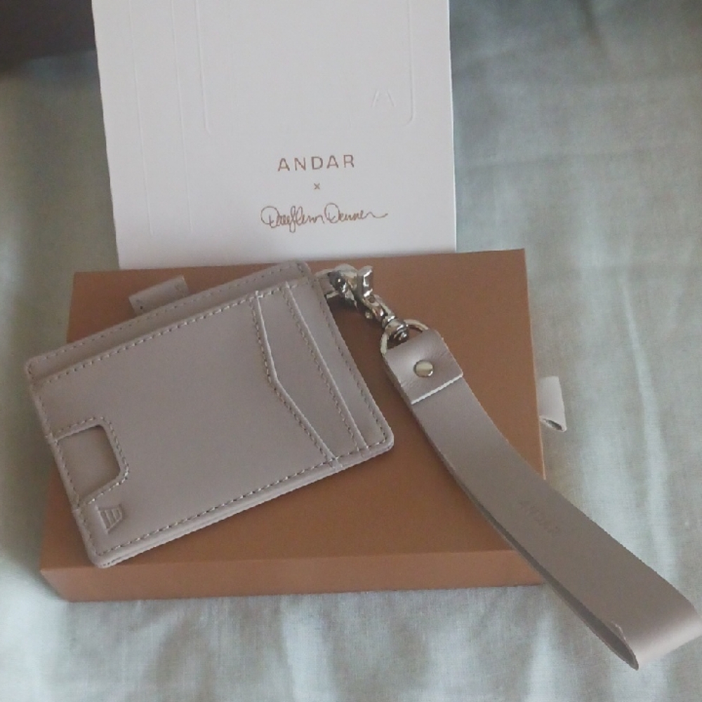Brand New Wristlet In Gift Box - Picture 2 of 5